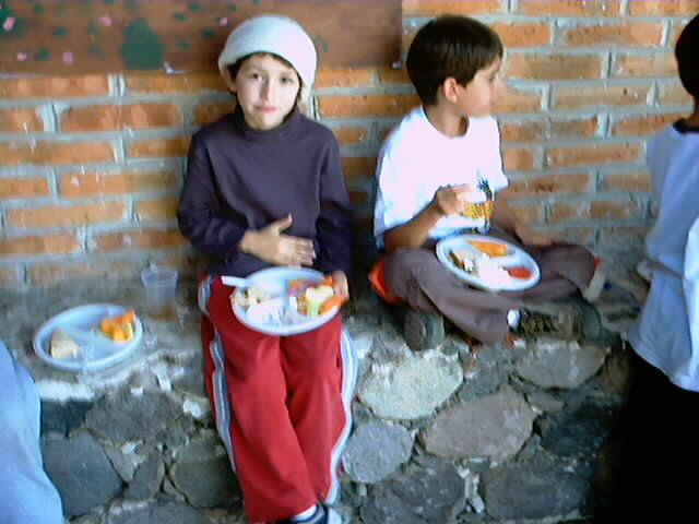 comiendopastel.jpg